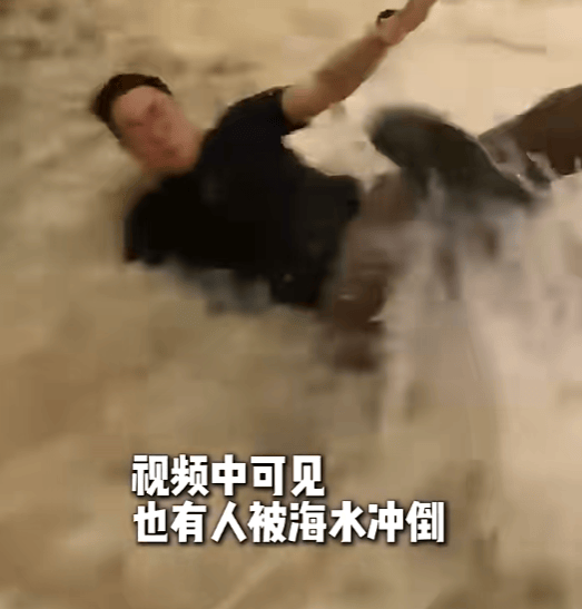 皇冠信用网押金多少_香港一酒店大门被海水冲破皇冠信用网押金多少,海水倒灌有人被冲倒,涉事酒店:未造成伤亡,仍在营业