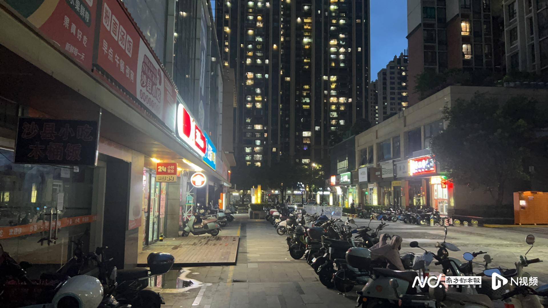 皇冠信用網出租足球_佛山官宣解除“五停”后两小时内皇冠信用網出租足球,我们在街头看见