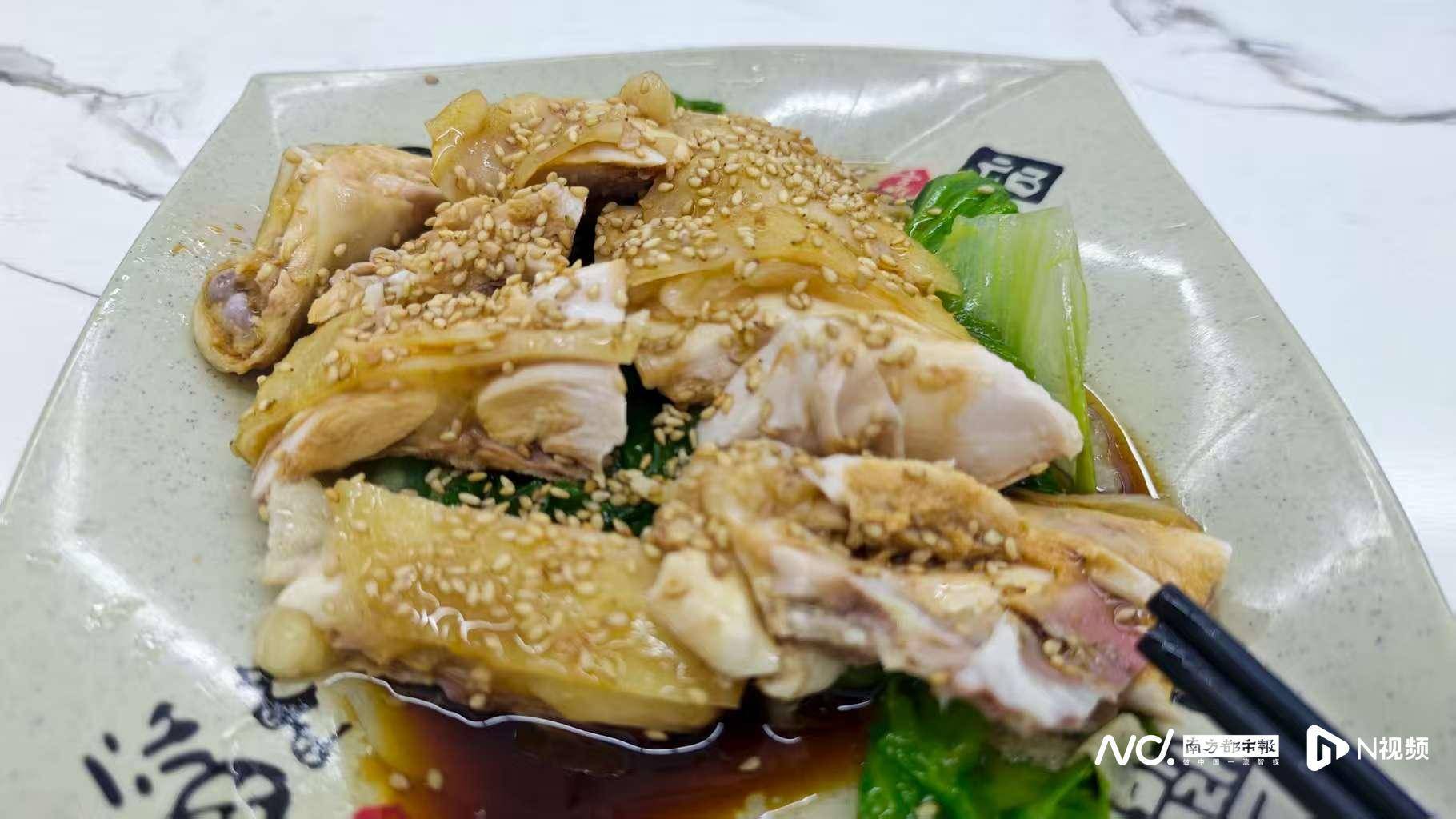 皇冠信用網出租足球_佛山官宣解除“五停”后两小时内皇冠信用網出租足球,我们在街头看见