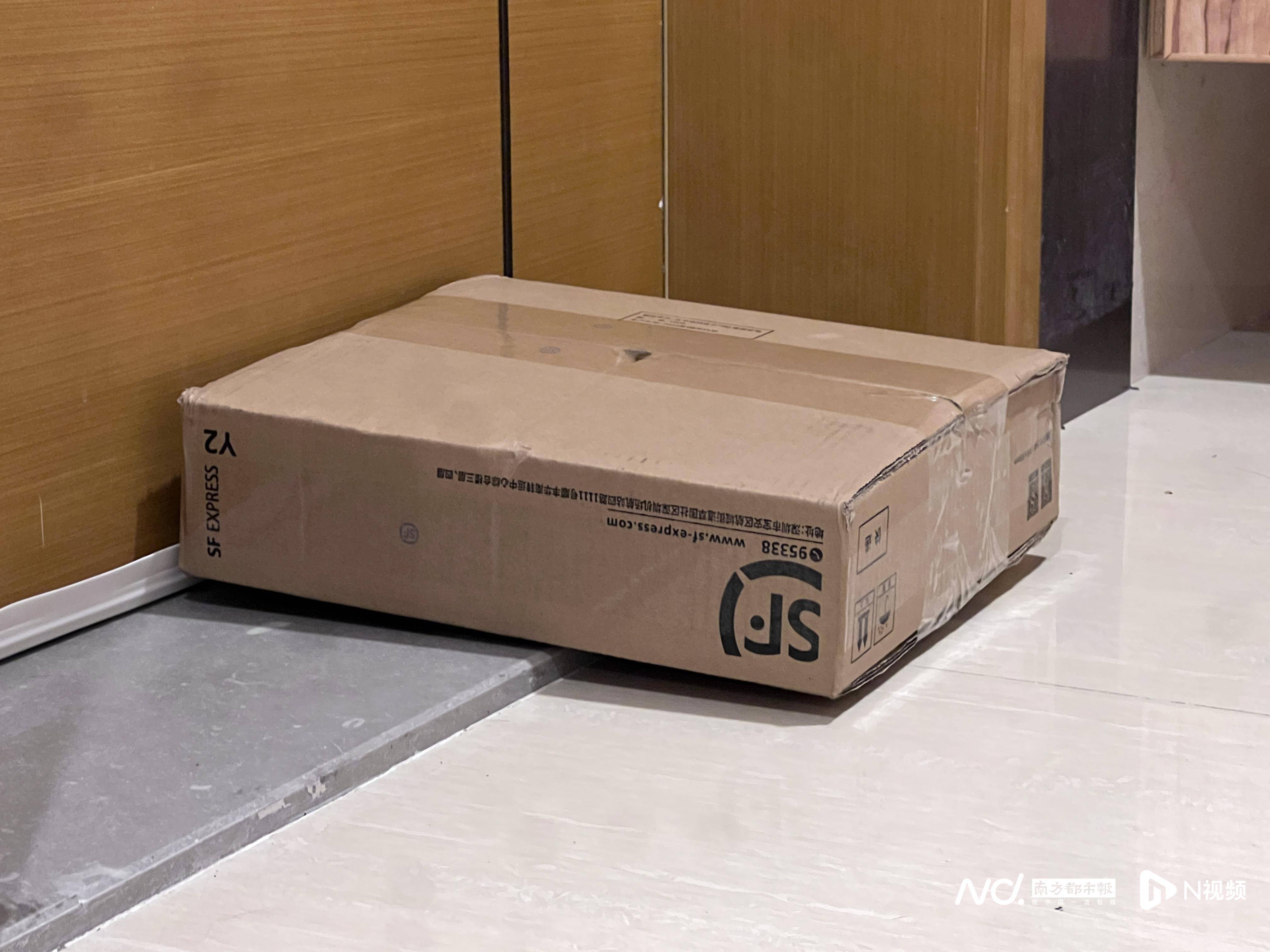 皇冠信用網出租足球_佛山官宣解除“五停”后两小时内皇冠信用網出租足球,我们在街头看见