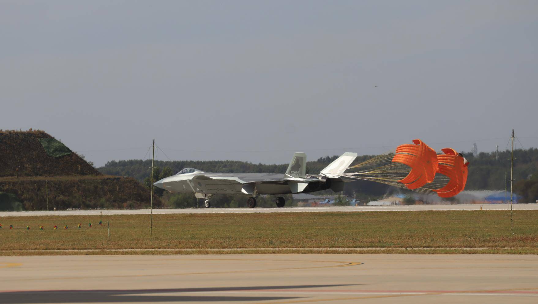 皇冠信用盘_印媒给歼-20算了笔账皇冠信用盘,用不着等六代机,美空军已经让出世界第一