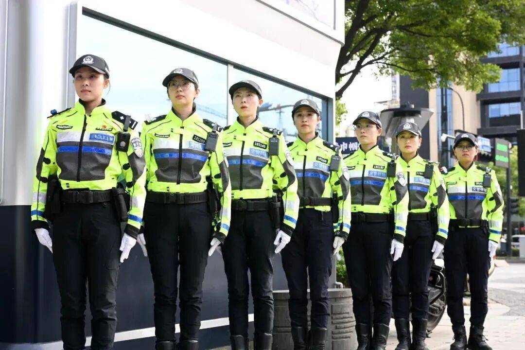 皇冠信用代理出租_杭州1米99“大长腿”交警火出圈皇冠信用代理出租,本人回应:不要关注我,这群人更了不起