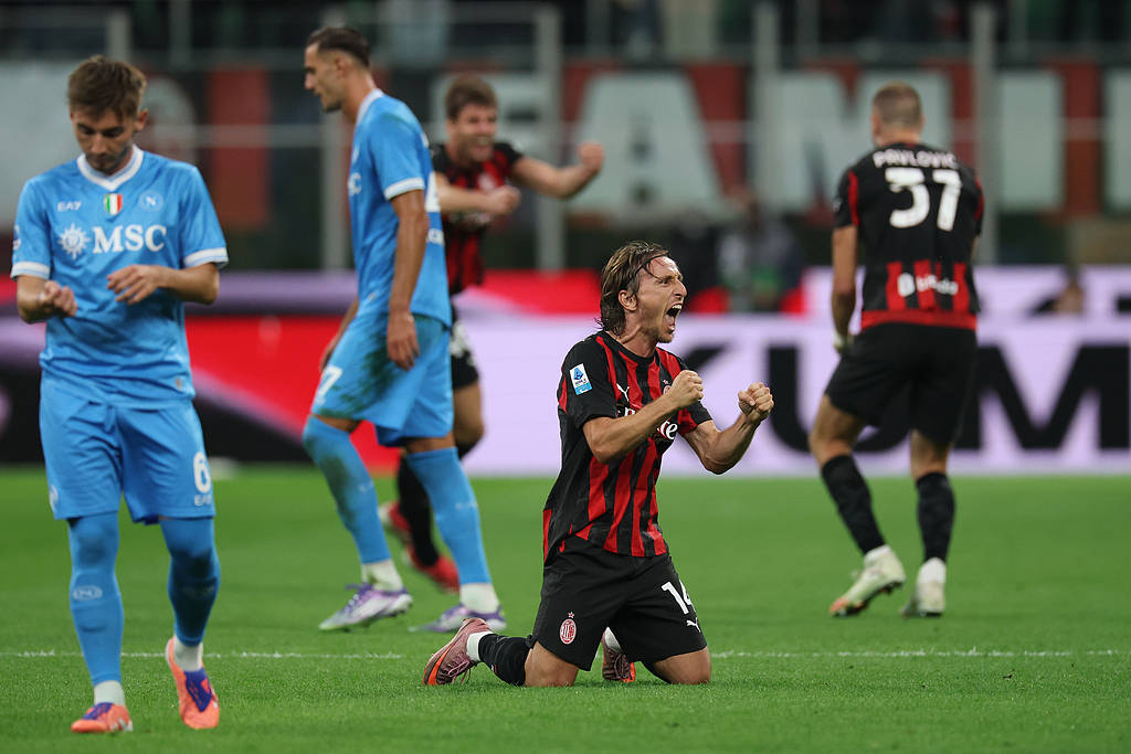 拉脱维亚超级联賽_40岁魔笛满场飞+跪地庆登顶 丁丁破门离场与孔蒂生嫌隙