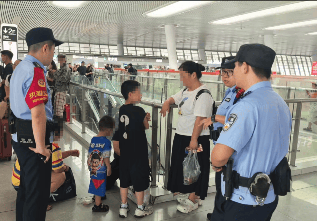 皇冠信用網最高占成_双胞胎哥哥在杭州东站被陌生女子抱走?派出所全员出动皇冠信用網最高占成,20分钟锁定“嫌疑人”,万万没想到……