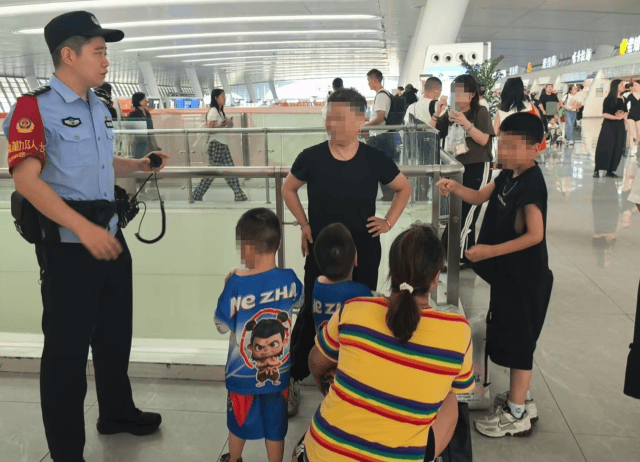 皇冠信用網最高占成_双胞胎哥哥在杭州东站被陌生女子抱走?派出所全员出动皇冠信用網最高占成,20分钟锁定“嫌疑人”,万万没想到……