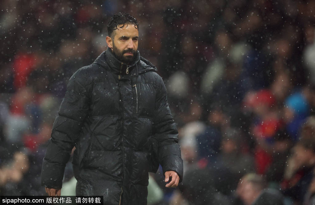 皇冠信用網如何开户_转会风暴来袭!曼联瞄准贝林厄姆皇冠信用網如何开户,费尔南德斯引沙特豪门哄抢