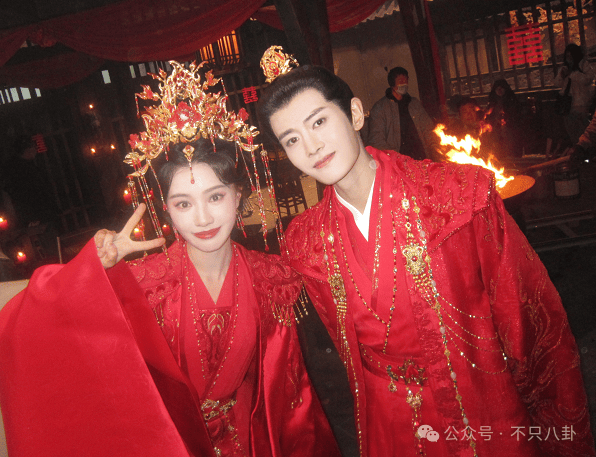 hga035会员注册_他俩没分手但被拍到吵架了hga035会员注册，吵得很凶......