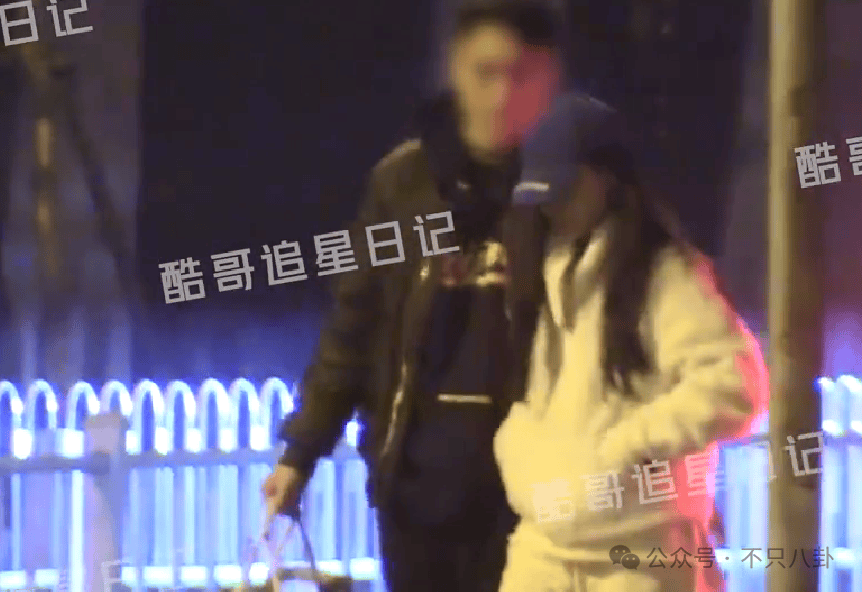 hga035会员注册_他俩没分手但被拍到吵架了hga035会员注册，吵得很凶......