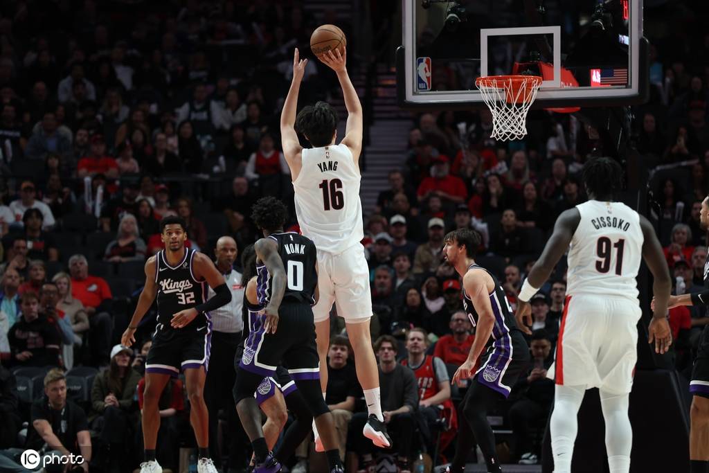 皇冠信用登1
_季前赛-杨瀚森16+4+3帽拉文19分 开拓者险胜国王