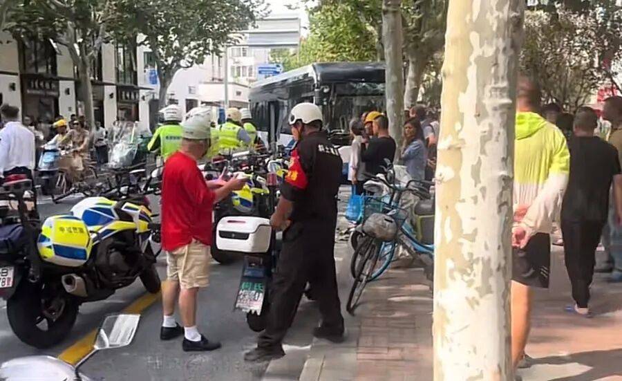 皇冠信用盘网址
_上海警方:叶某(男皇冠信用盘网址
,57岁)寻衅滋事,已被拘!