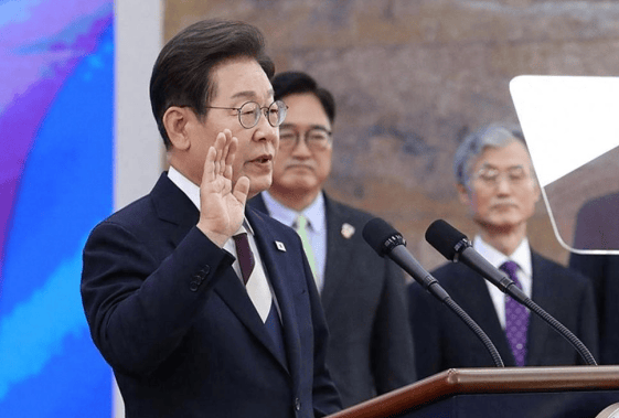 皇冠信用网怎么开户
_中方忍耐5天后皇冠信用网怎么开户
,对美打响“第二枪”,交易已全面冻结,中美相互征费!韩总统室上门求情