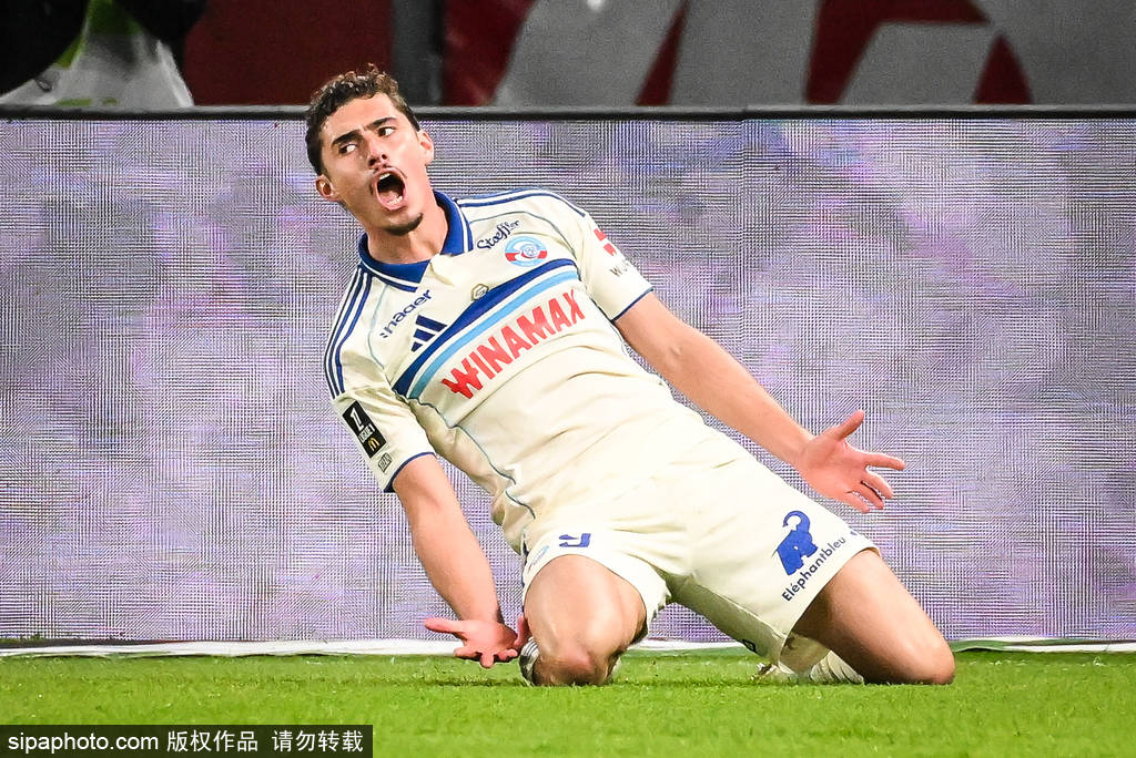 皇冠足球平台代理
_进球大战皇冠足球平台代理
!法甲-巴尔科拉破门 巴黎连追2球3-3斯特拉斯堡