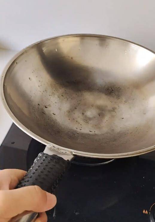 世界杯信用网怎么注册
_铁锅用了二三十年仍不粘不锈世界杯信用网怎么注册
,女子在线寻厂家想“再买一个”,厂家称已停产