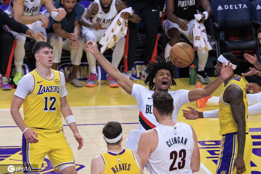 皇冠信用盘正网
_杨瀚森1分1板里夫斯41分 开拓者3人20+击败湖人