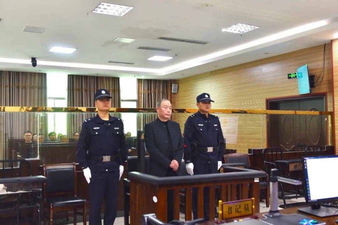 足球资金盘
_受贿、行贿、洗钱足球资金盘
!南水北调集团原副总经济师樊新中当庭认罪