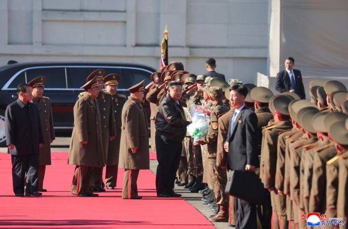 世界杯足球出租平台
_金正恩视察第十一军(图)世界杯足球出租平台
,韩媒:系朝鲜最精锐特种部队