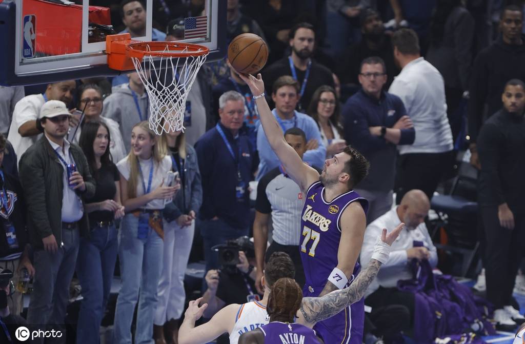 皇冠信用网正版会员
_SGA三节30+9东契奇19+7+7 湖人半场被打花惨败雷霆