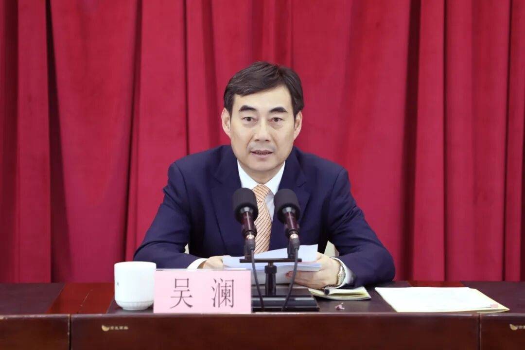 皇冠代理联系方式
_吴澜任宁夏回族自治区副主席