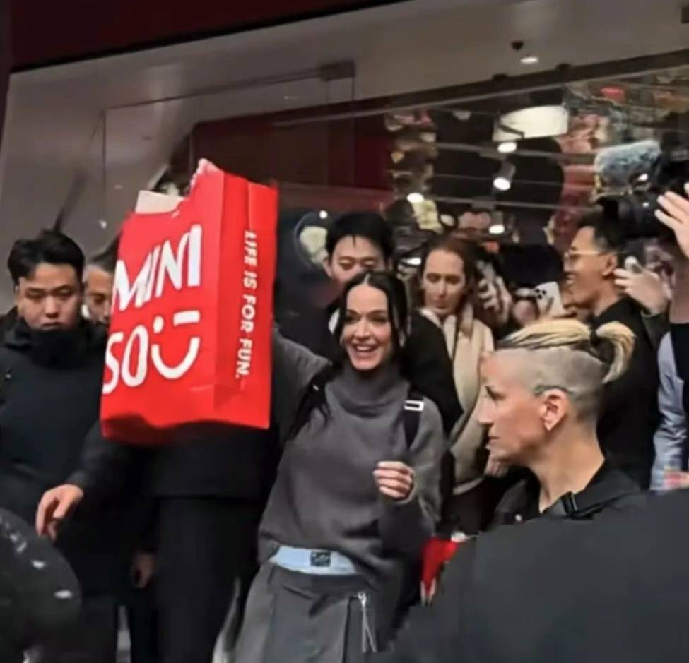 体育皇冠信用网
_知名女歌手在上海迪士尼被偶遇体育皇冠信用网
,见证求婚!“一时不知道谁更幸福”