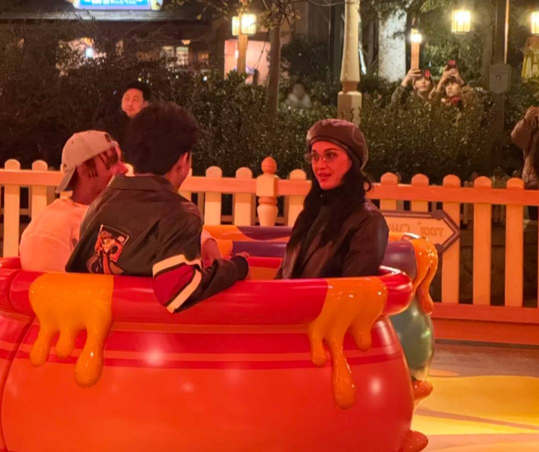 体育皇冠信用网
_知名女歌手在上海迪士尼被偶遇体育皇冠信用网
,见证求婚!“一时不知道谁更幸福”