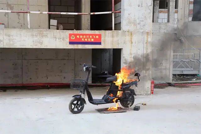 皇冠会员网址
_集中曝光皇冠会员网址
!郑州市2025年11月共发生13起电动自行车火灾!