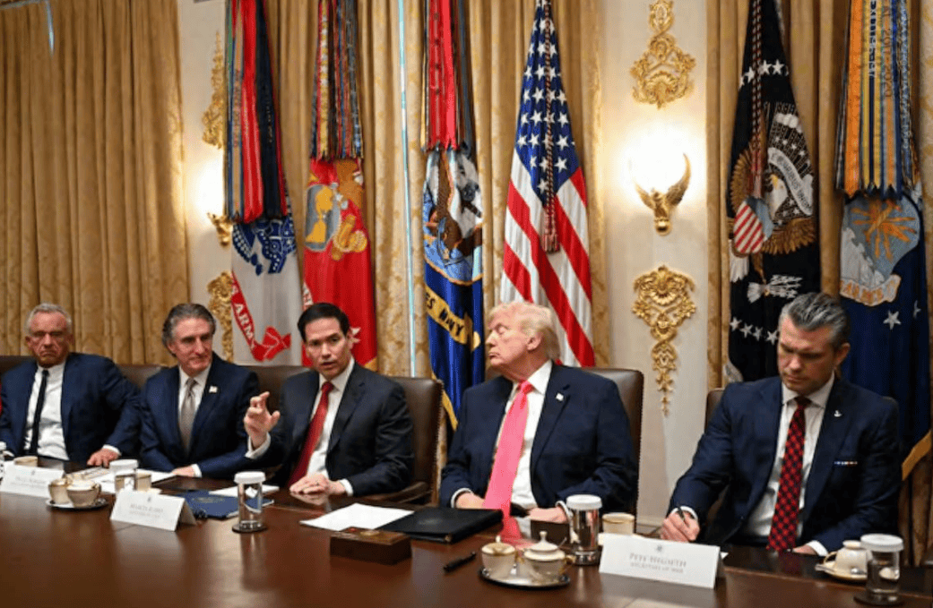 谢周三vs 诺维奇
_一份绝密报告谢周三vs 诺维奇
,让白宫高层脸色煞白,干涉台海是把美国往火坑里推!