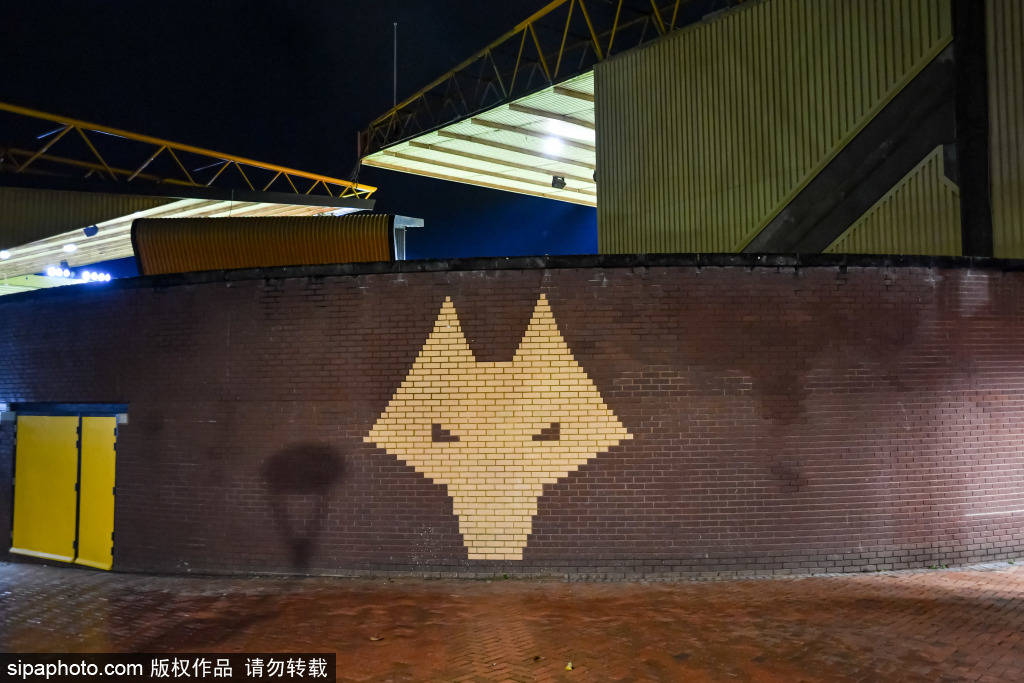 足球外围买球网站_伯恩茅斯后卫解围失误送礼足球外围买球网站，曼联反超4-3！库尼亚成为关键先生