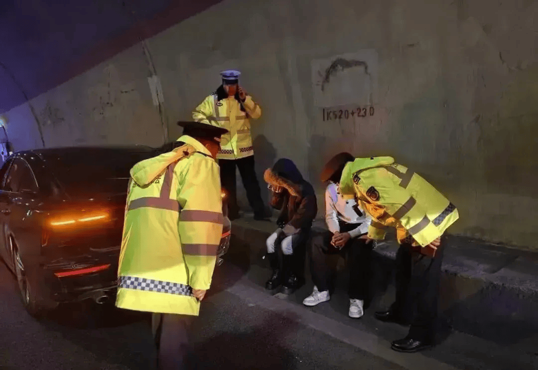 克拉斯诺达尔 vs 阿克伦
_高速上刹车失灵!小轿车时速115狂奔490公里克拉斯诺达尔 vs 阿克伦
,司机4个半小时高度紧张,下车后浑身发抖无法说话