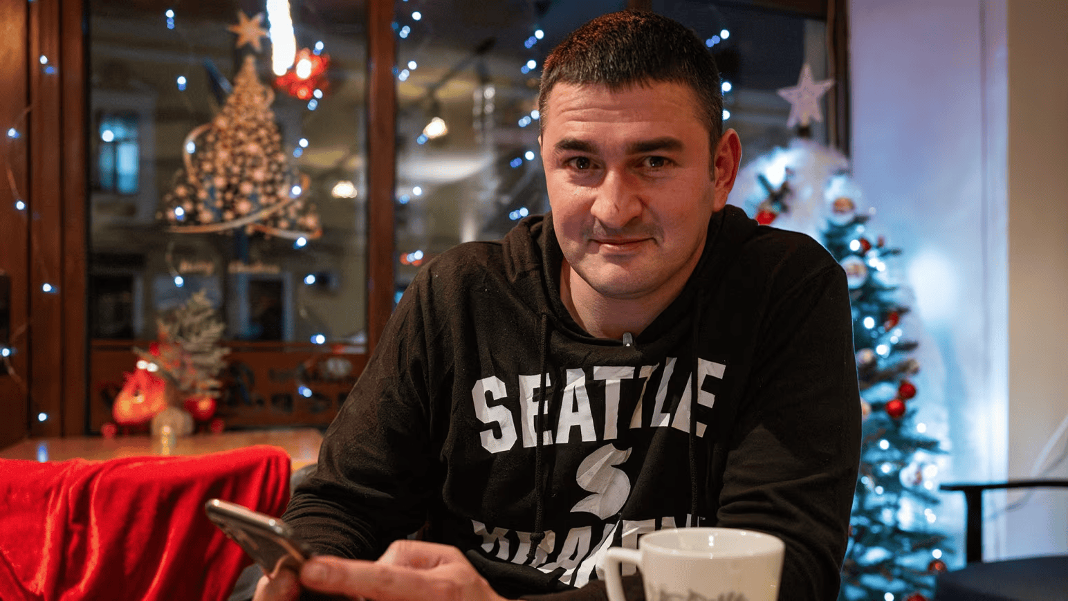 埃弗顿vS 阿斯顿维拉_为逃兵役越境的乌克兰人：“宁可死于山野”